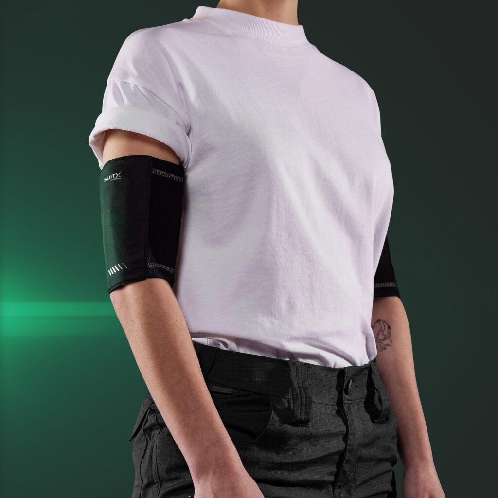 CX COOL SLEEVE
水で濡らすだけ。最大12℃の冷却効果で、腕の疲労と暑熱ストレスを軽減するクールスリーブ。