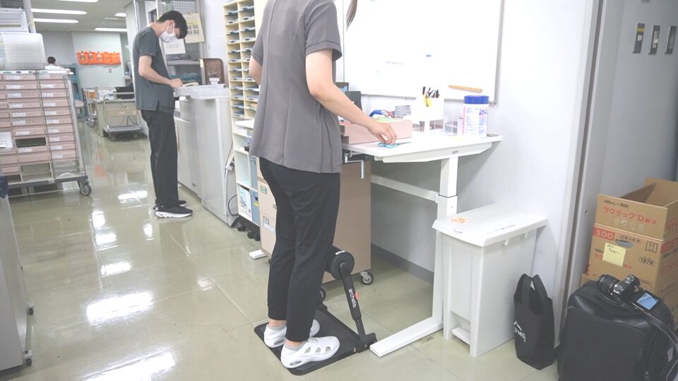 スタビハーフ導入事例 神奈川県横浜市 横浜市立脳卒中・神経脊椎センター 薬剤部 | 薬剤師の負担軽減に立ち椅子「スタビハーフ」