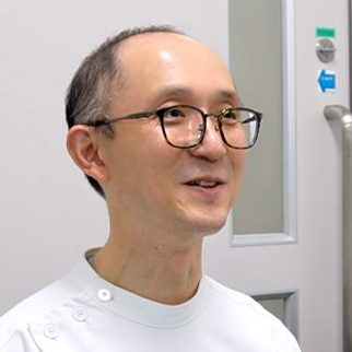 スタビハーフ導入事例　神奈川県横浜市　横浜市立脳卒中・神経脊椎センター　薬剤部 | 薬剤師の負担軽減に立ち椅子「スタビハーフ」