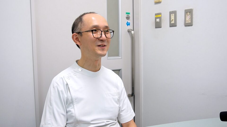 スタビハーフ導入事例 神奈川県横浜市 横浜市立脳卒中・神経脊椎センター 薬剤部 | 薬剤師の負担軽減に立ち椅子「スタビハーフ」