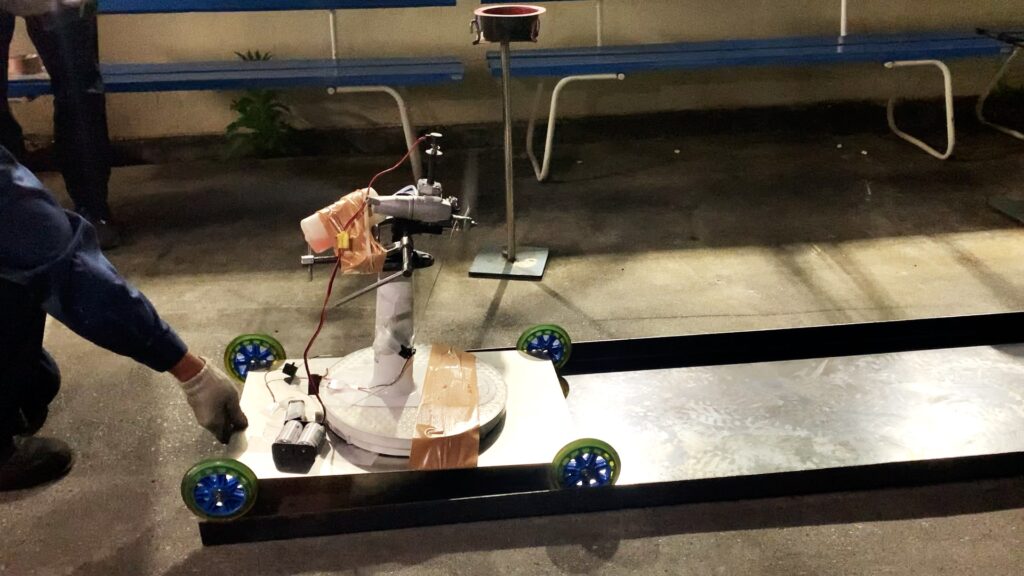 NHK『魔改造の夜』に出演 アフターストーリー チームNットー アルケリス 魔改造は止まらない。扇風機25m走のモンスターの試走実験2 | 立ち仕事の負担軽減ならアルケリス株式会社